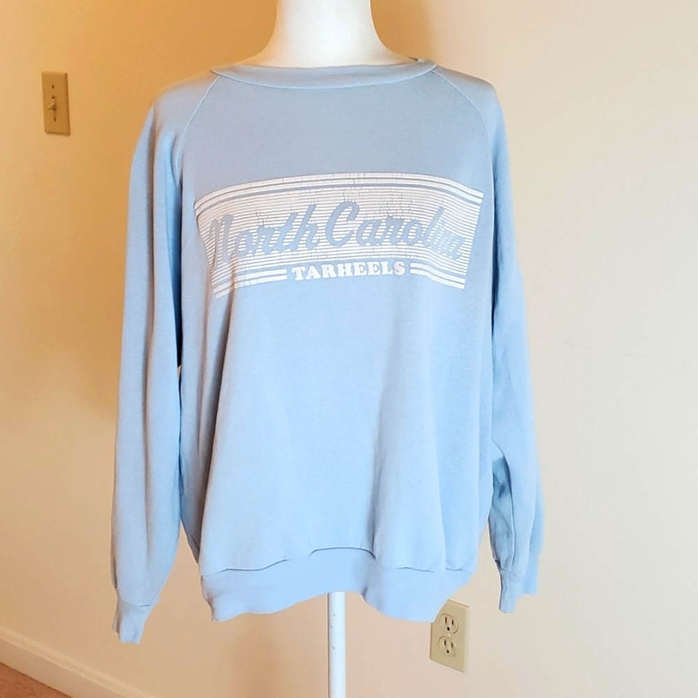 Sports n Action blue Carolina Tarheel sweatshirt